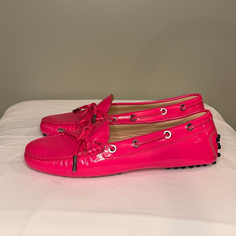 Tod’s Gommino Pink Patent Leather Driving Loafers – Size 36.5 - Picture 2 of 6